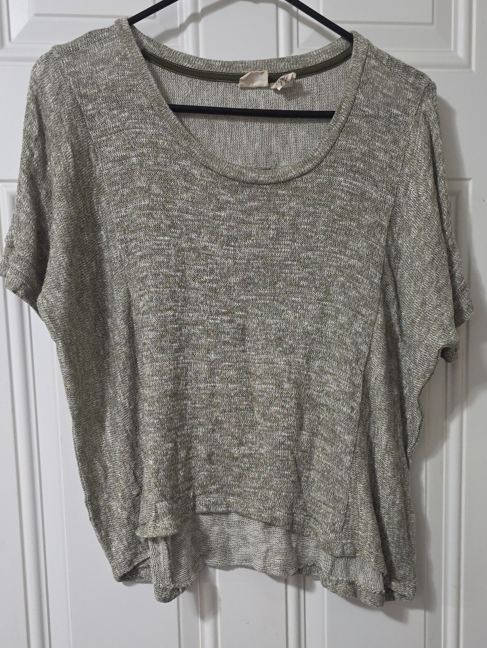 Mudd Relaxed Scoop Neck Women's Top in Heathered Olive